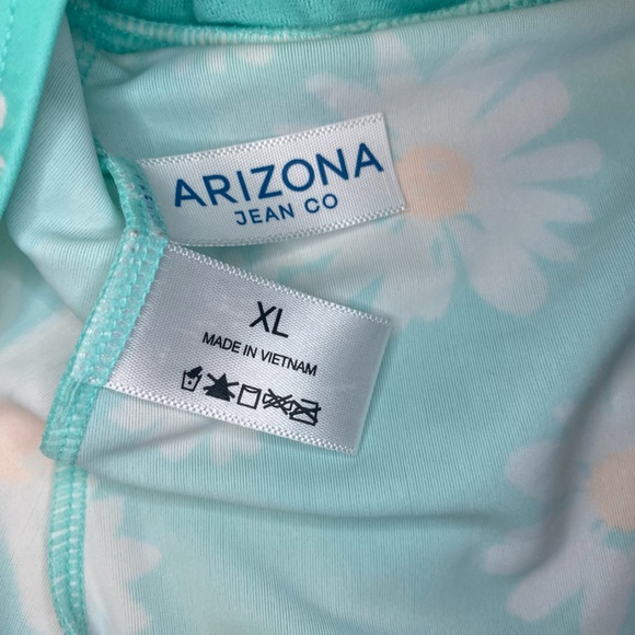 3 for $20 SWIM/LOUNGE CRISS CROSS BACK DAISY TANK TOP-MEDIUM/LARGE - Picture 6 of 7